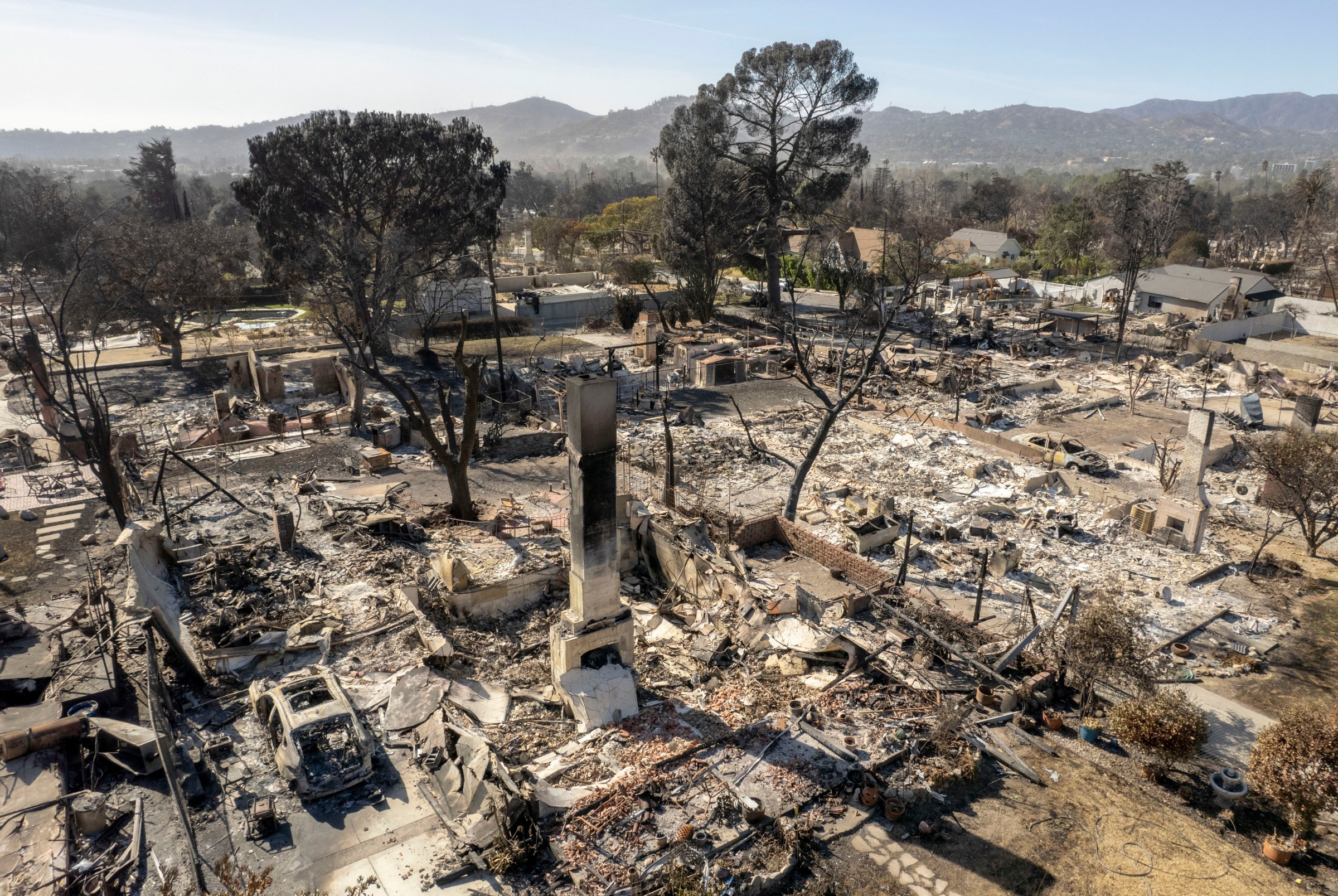 What makes a neighborhood resilient to fires?